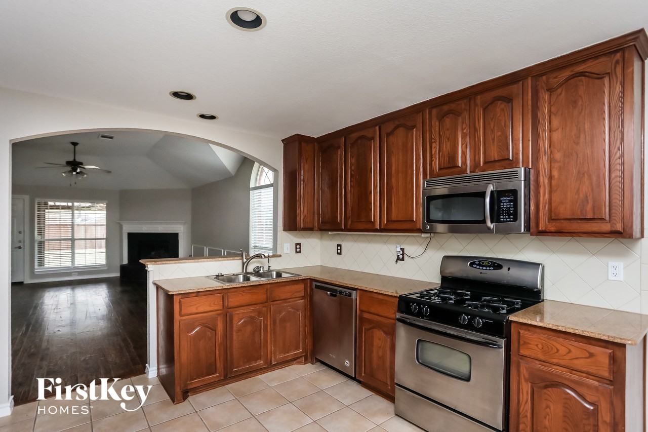 1521 Vista Ridge Dr - Photo 5 of 15