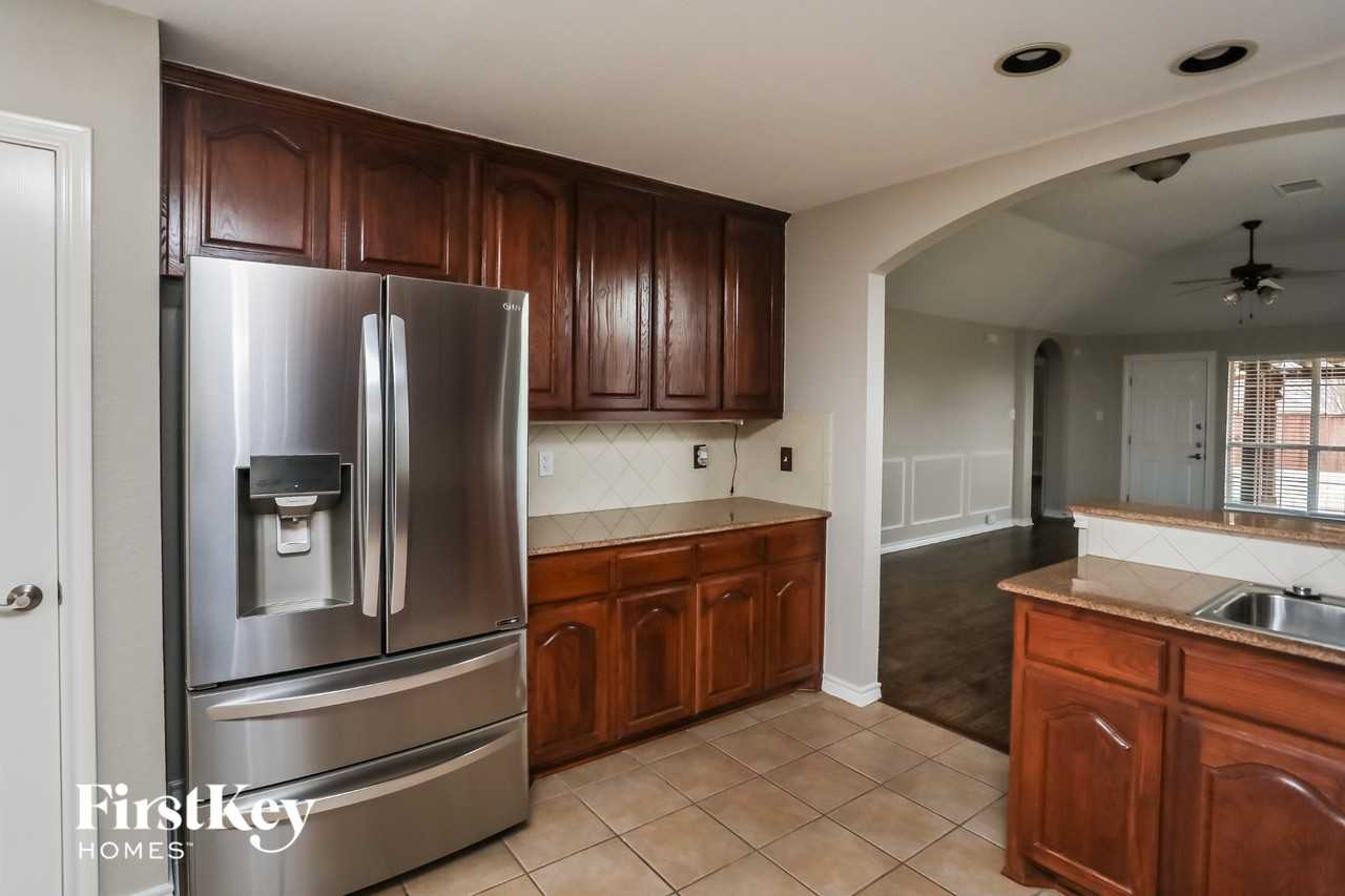 1521 Vista Ridge Dr - Photo 7 of 15