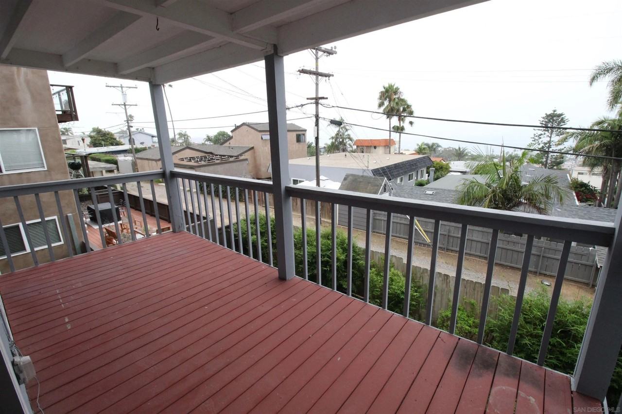 2212 Edinburg Ave - Photo 4 of 32