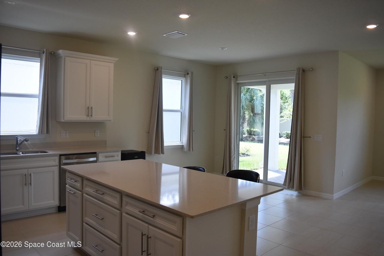 5039 Sunnytime St - Photo 4 of 50