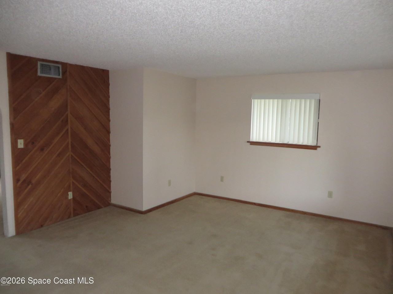 1145 Horizon Ct - Photo 6 of 30