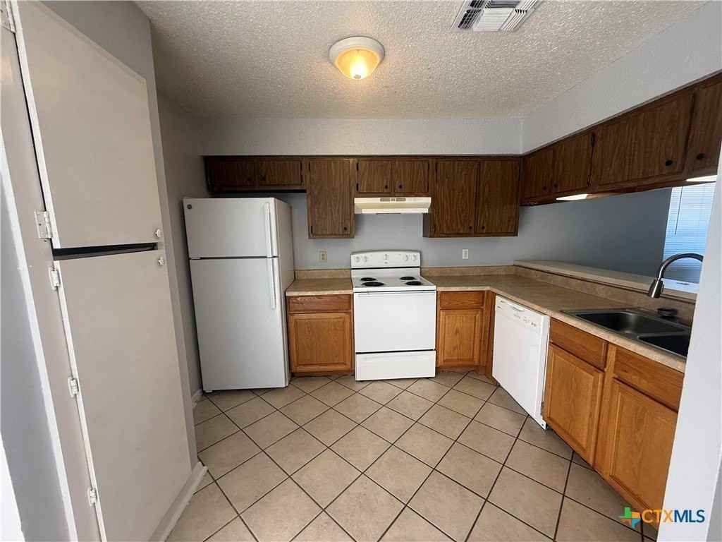 102 Cockerham St #B - Photo 4 of 15