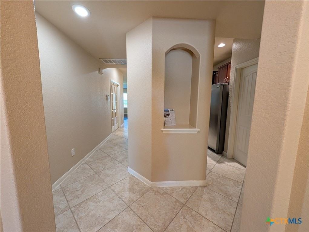1337 Lauren St - Photo 5 of 42