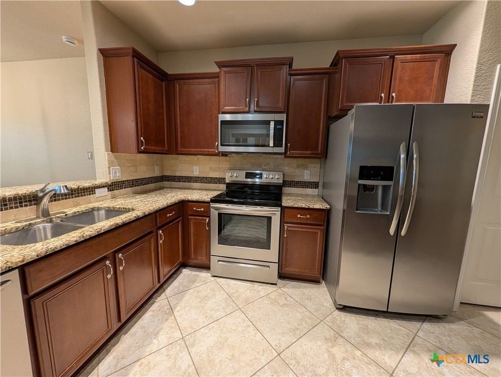 1337 Lauren St - Photo 7 of 42