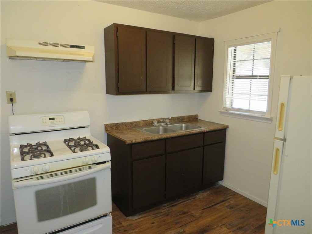 1305 S 5th St - Photo 4 of 12