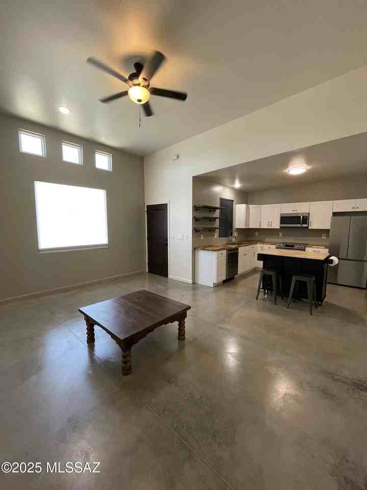 3250 N Stone Ave #C - Photo 2 of 28