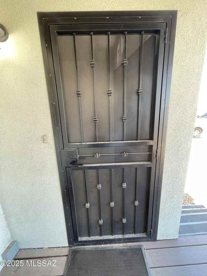 3250 N Stone Ave #C - Photo 7 of 28