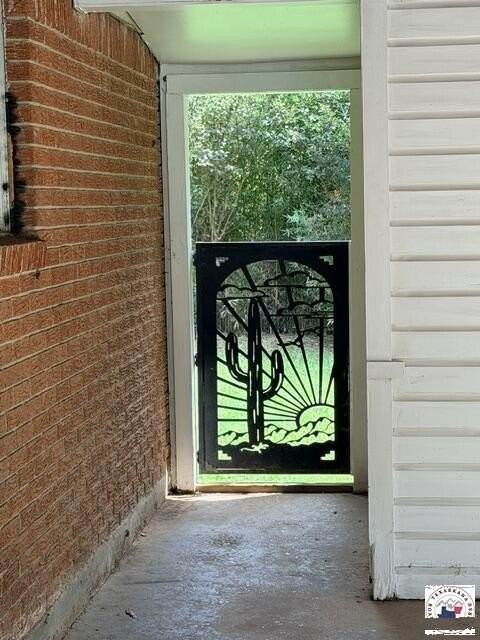 711 Hillview St - Photo 7 of 8