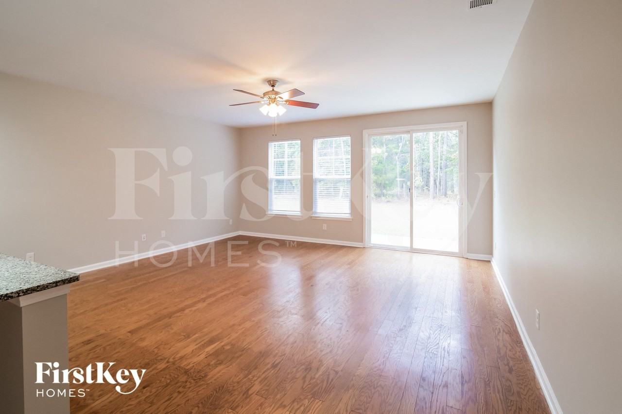 423 Rivers Row Dr - Photo 4 of 15