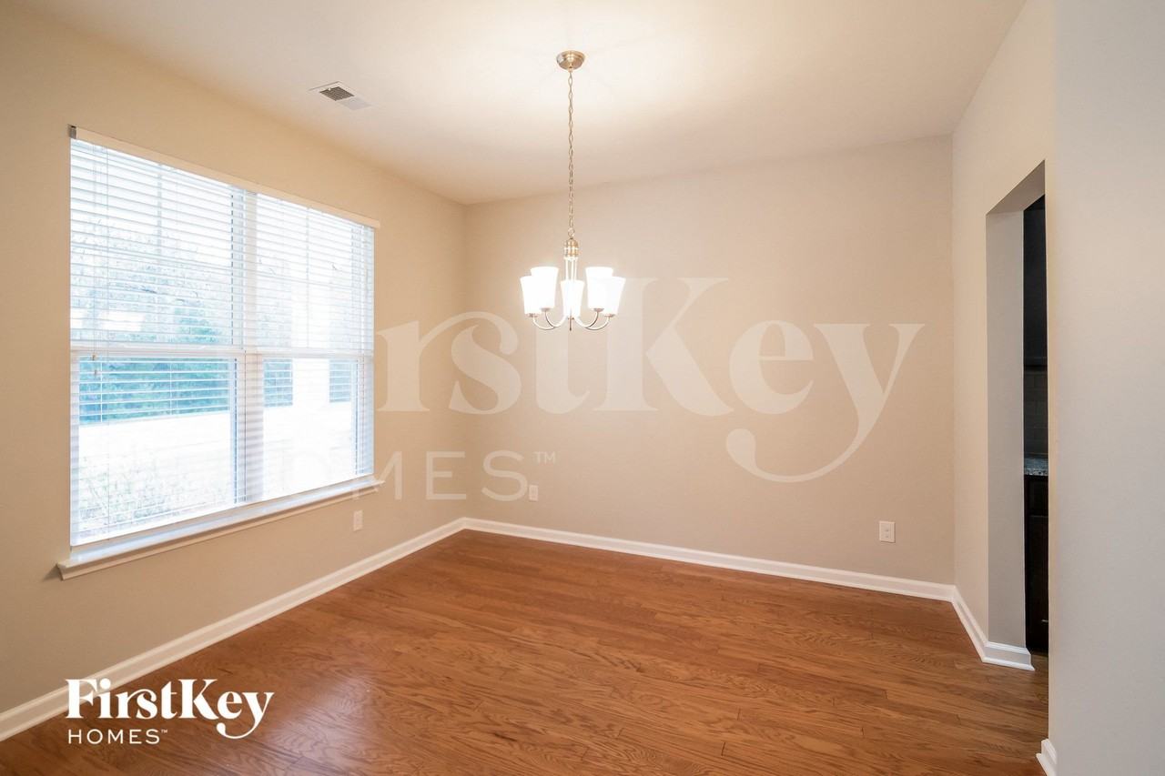 423 Rivers Row Dr - Photo 5 of 15