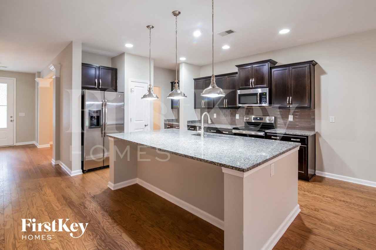423 Rivers Row Dr - Photo 6 of 15