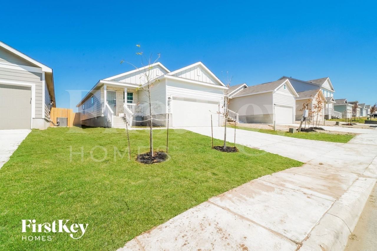 10747 Prusiner Dr - Photo 2 of 15