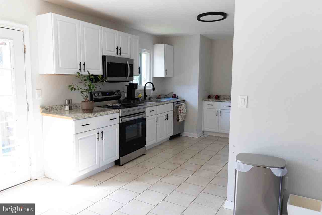 325 Londontown Rd - Photo 3 of 30