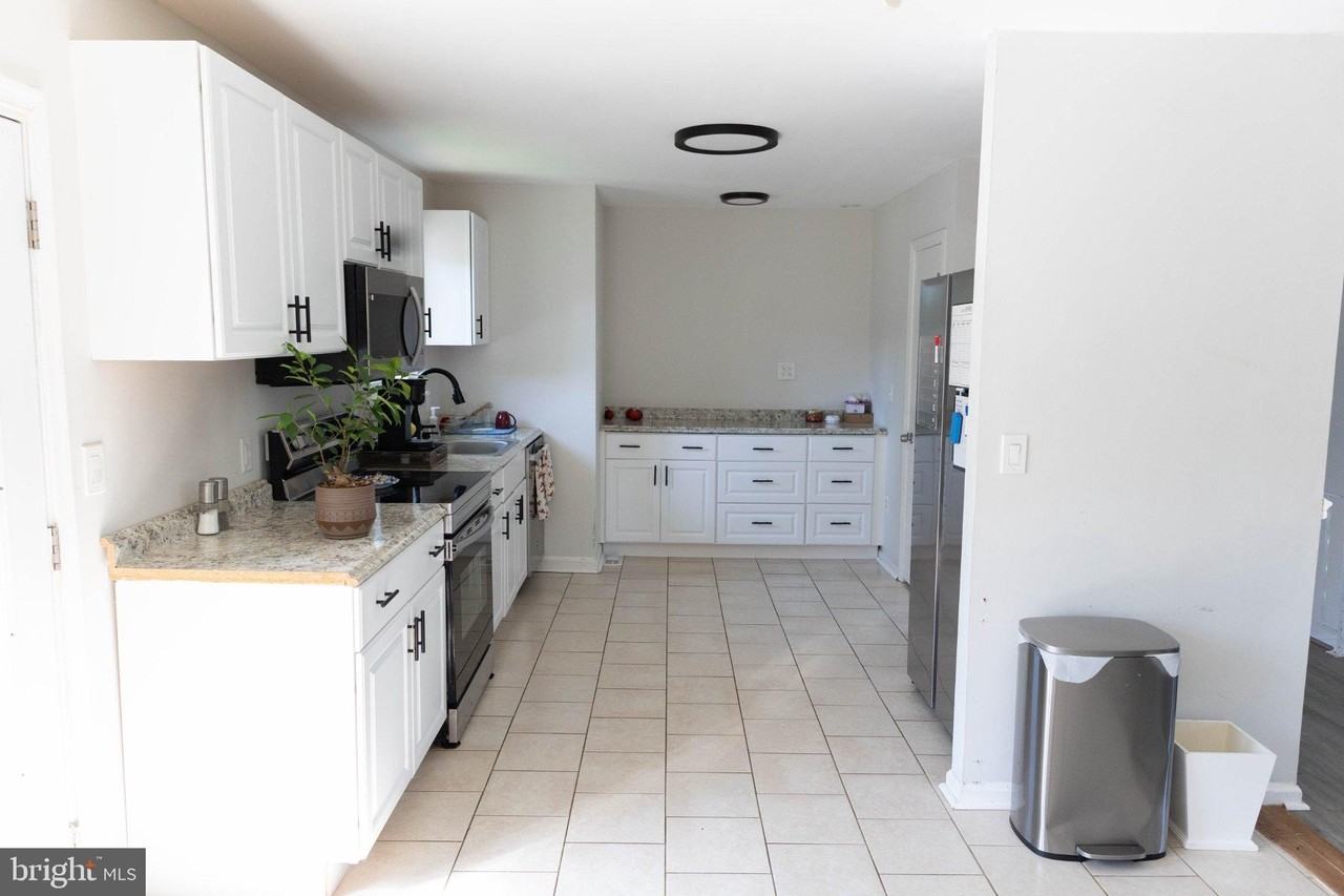 325 Londontown Rd - Photo 4 of 30