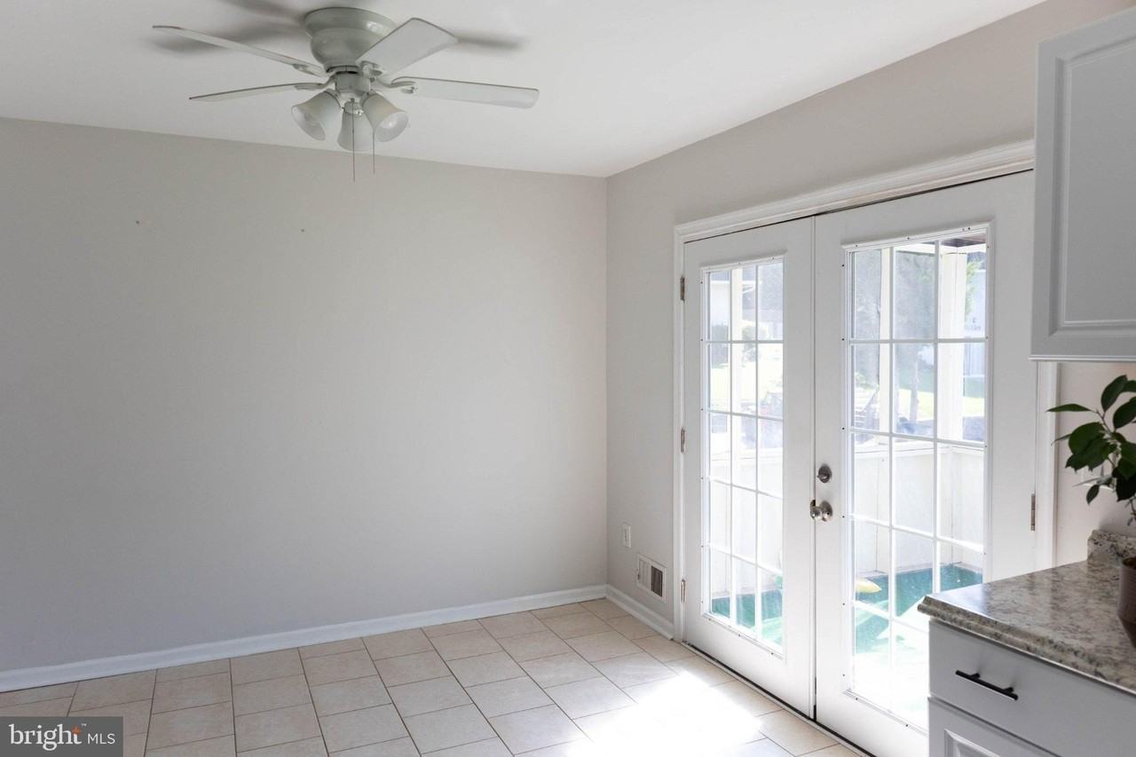 325 Londontown Rd - Photo 5 of 30