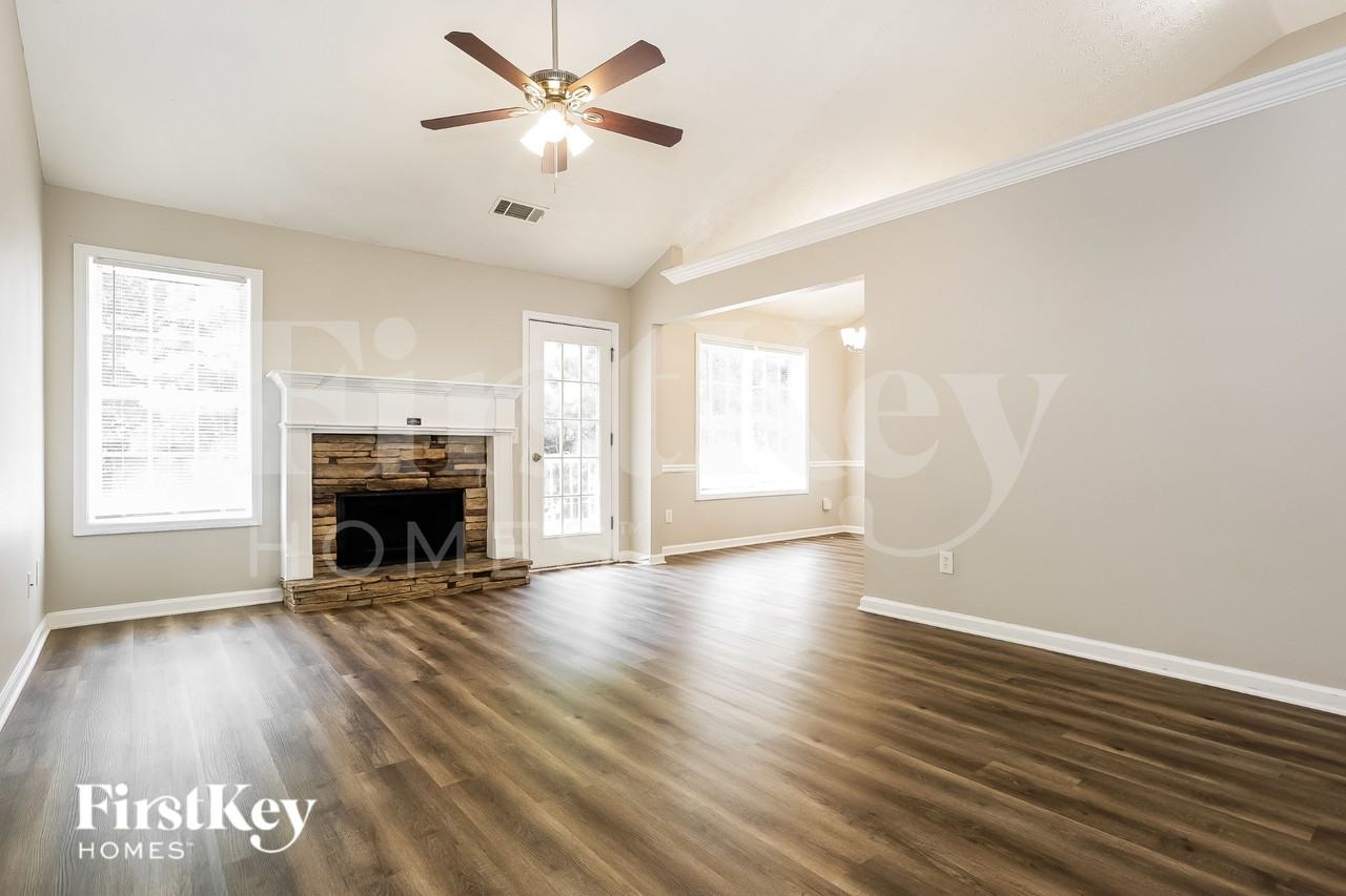 229 Springbrook Ct - Photo 2 of 16