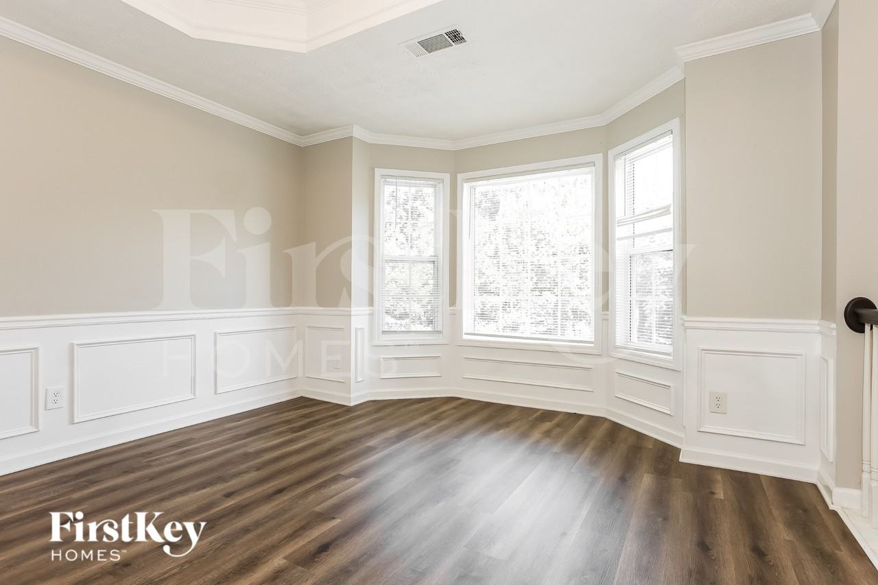 229 Springbrook Ct - Photo 3 of 16