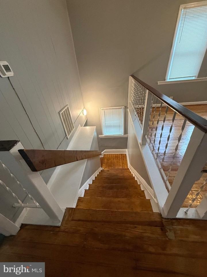 323 Collins Ave #2 - Photo 4 of 17
