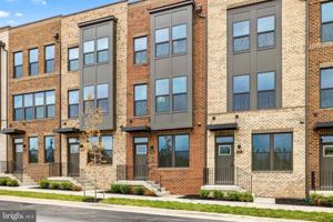 featured image of 828 Watts St