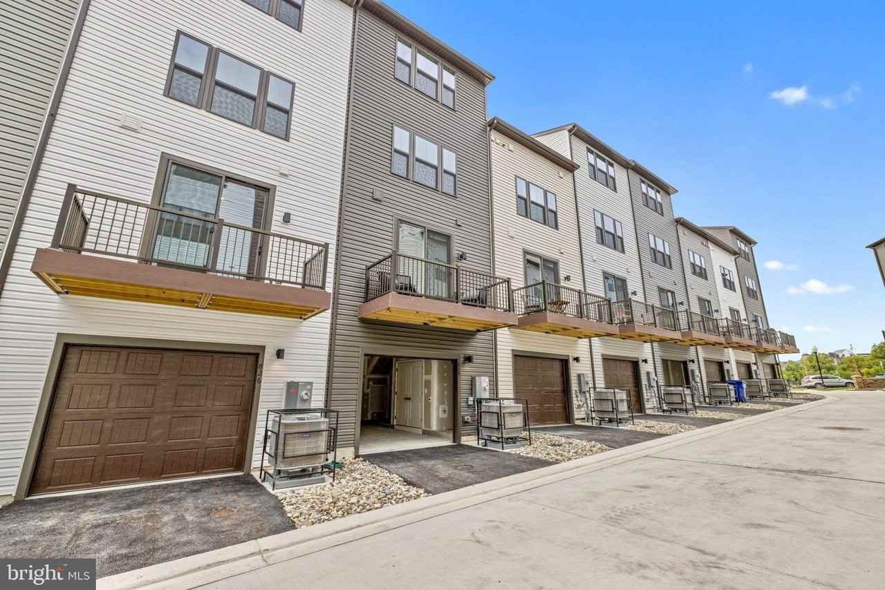 828 Watts St - Photo 6 of 50