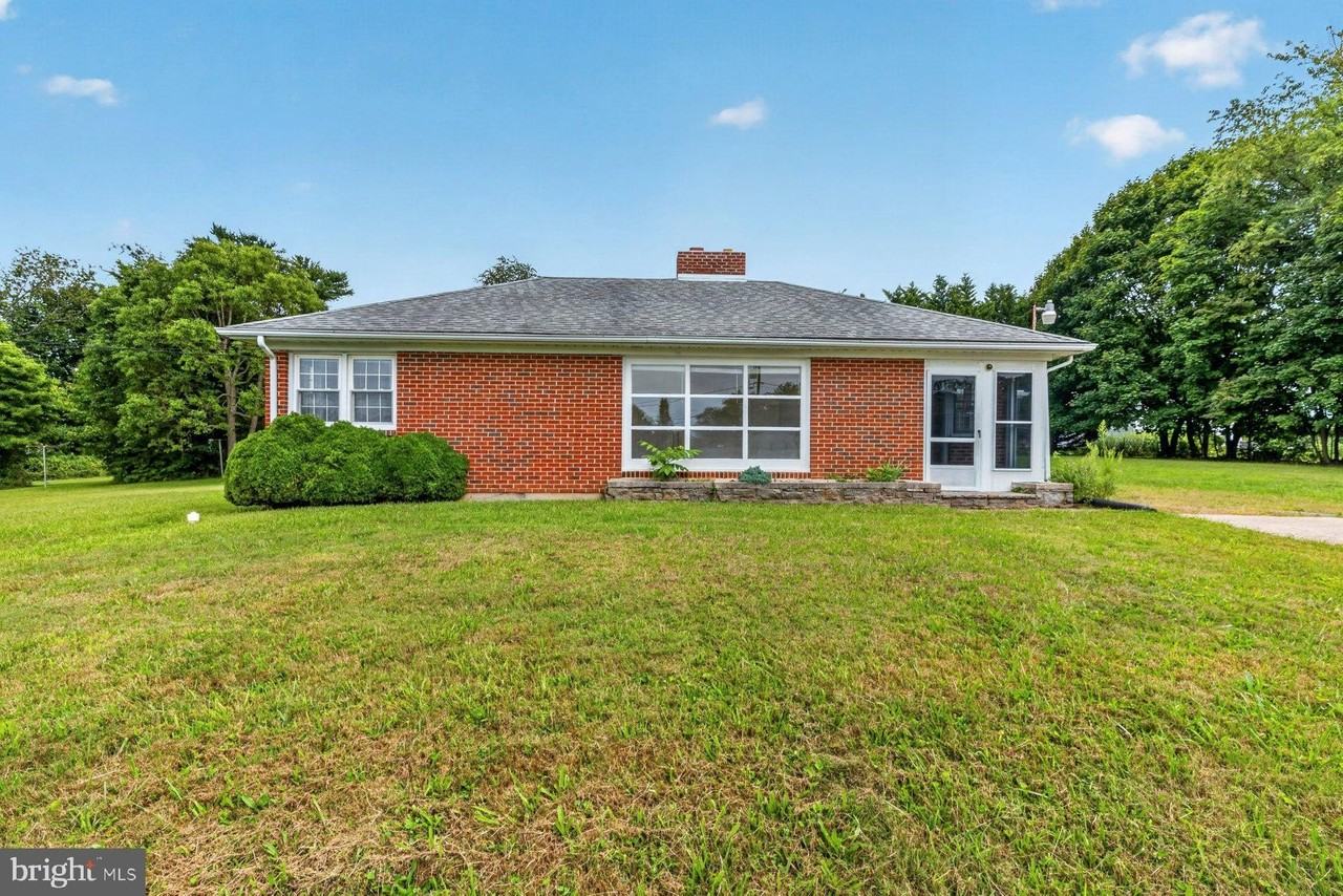 16911 Hereford Rd - Photo 2 of 45