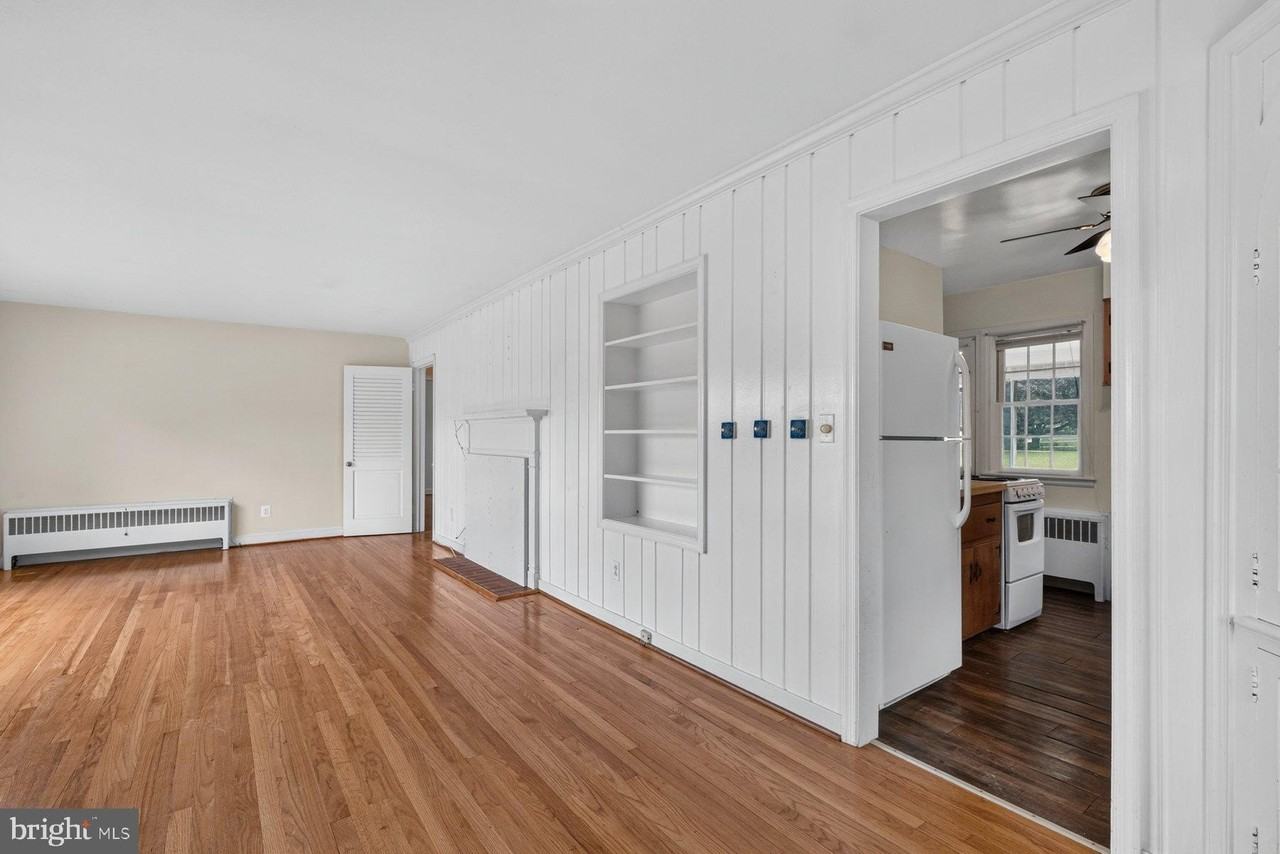 16911 Hereford Rd - Photo 4 of 45