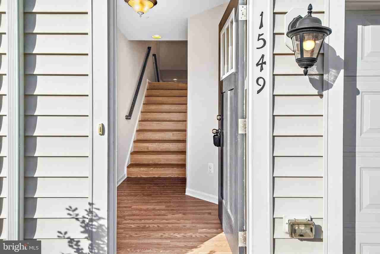 1549 Wilmer Park Ln - Photo 3 of 33