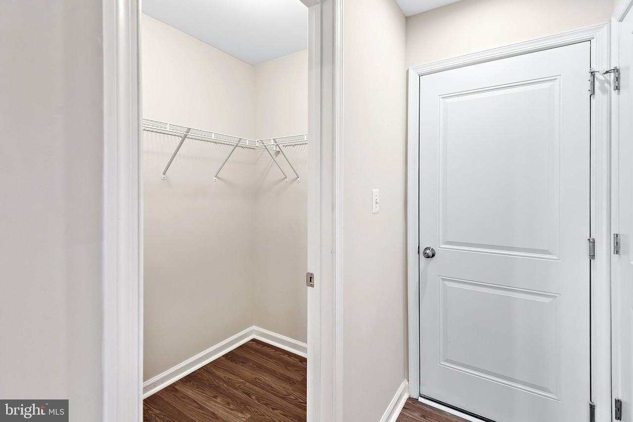 1549 Wilmer Park Ln - Photo 7 of 33