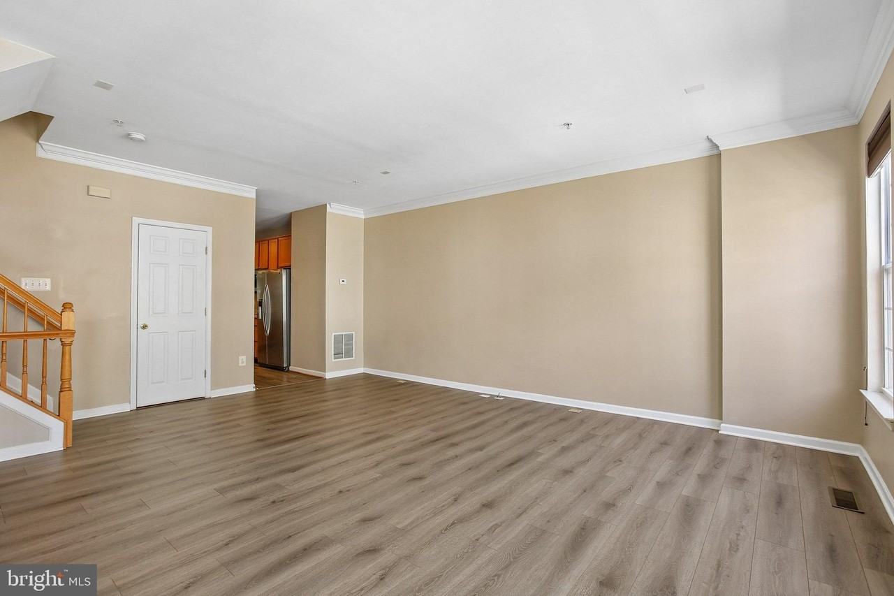 7721 Valley Oak Dr #55 - Photo 4 of 37