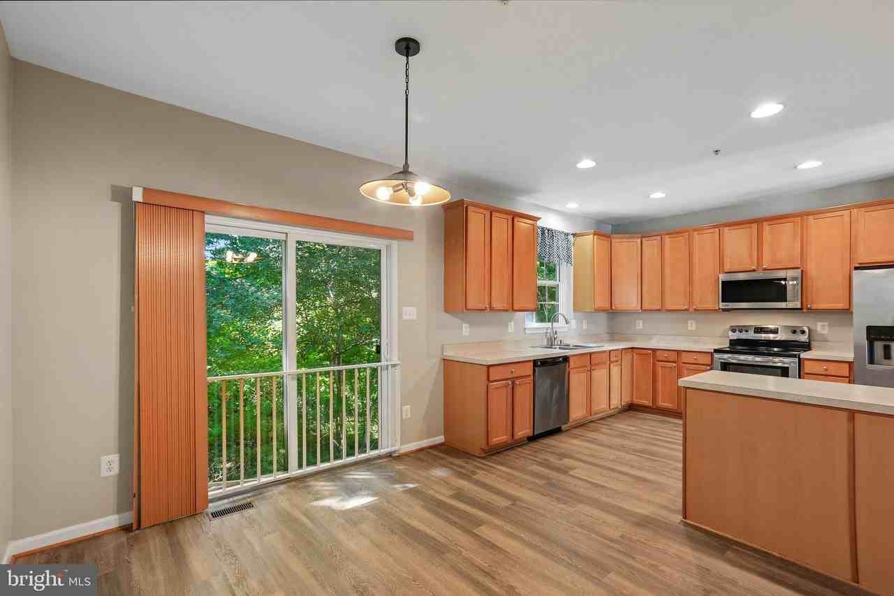 7721 Valley Oak Dr #55 - Photo 5 of 37
