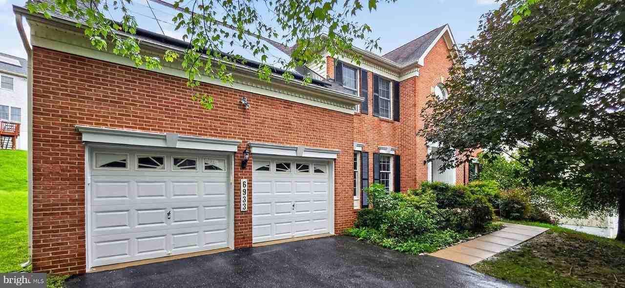 6933 Sandy Creek Ct - Photo 2 of 50