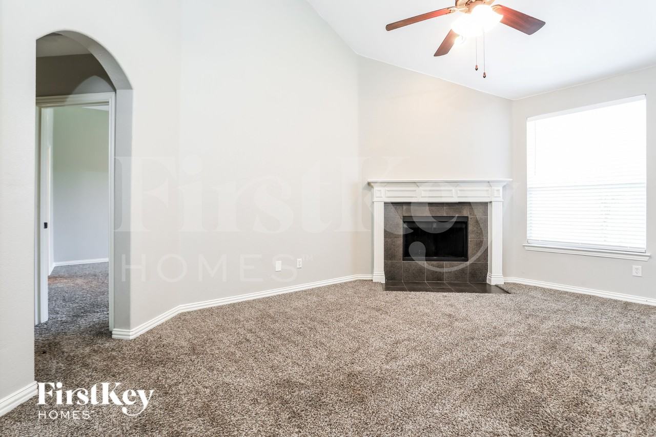 1209 Wentwood Dr - Photo 2 of 16