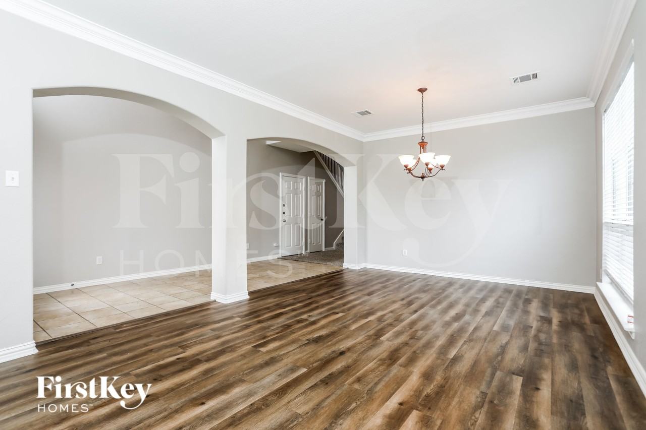 1209 Wentwood Dr - Photo 3 of 16
