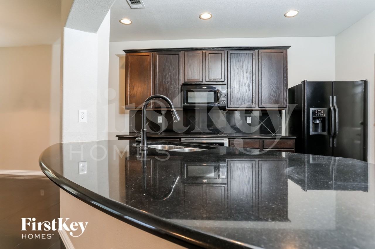 1209 Wentwood Dr - Photo 5 of 16