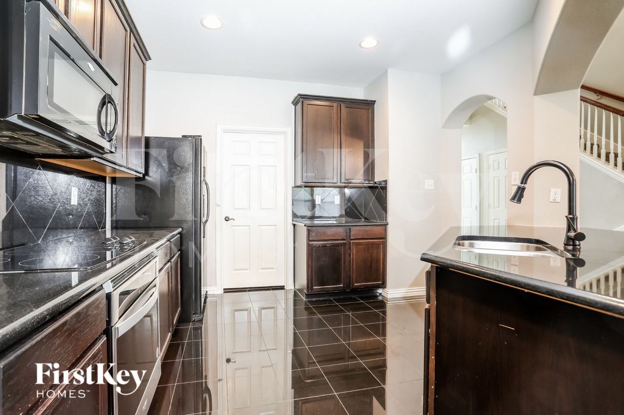 1209 Wentwood Dr - Photo 6 of 16