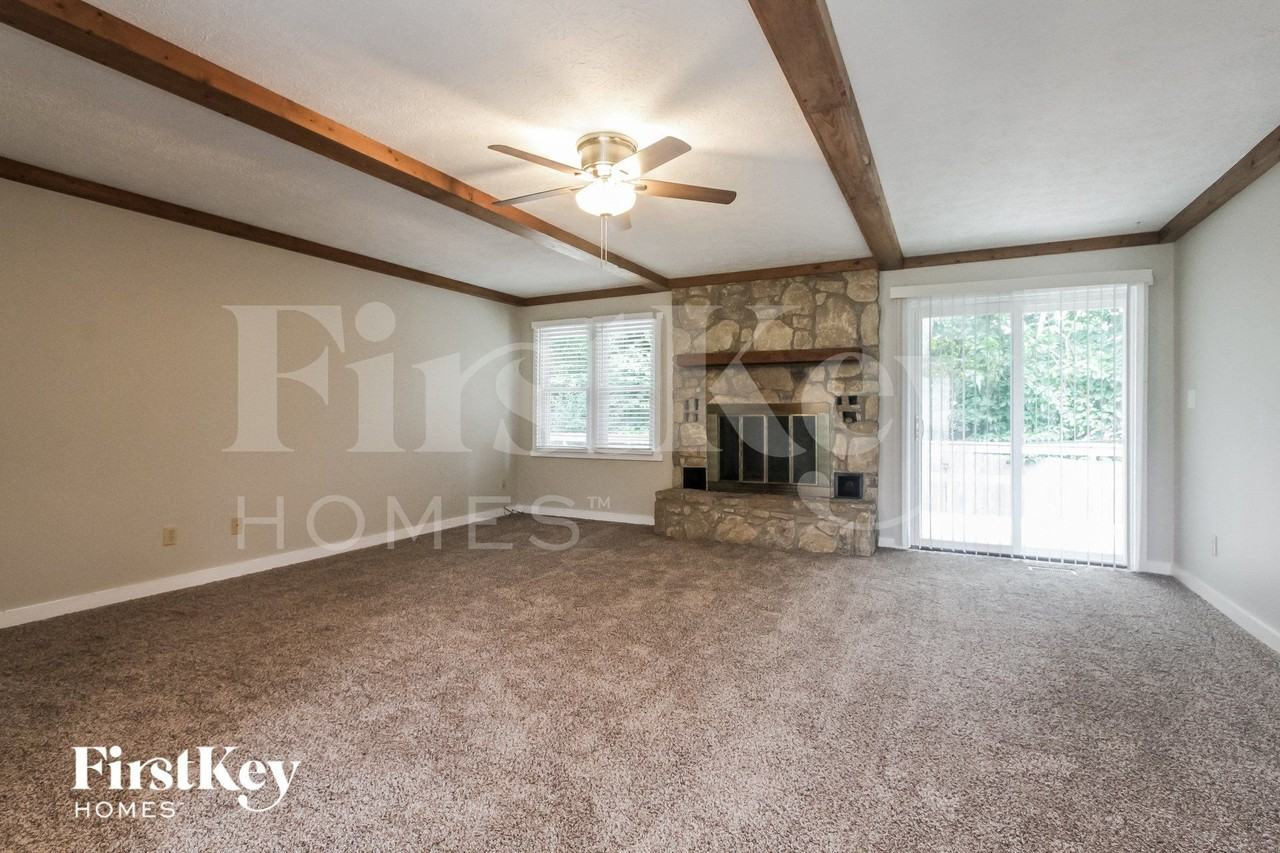 525 Thornberry Dr - Photo 2 of 15