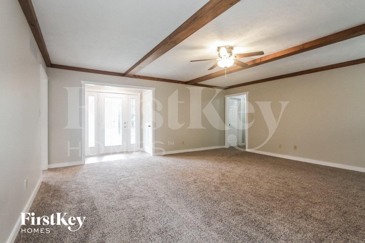 525 Thornberry Dr - Photo 4 of 15
