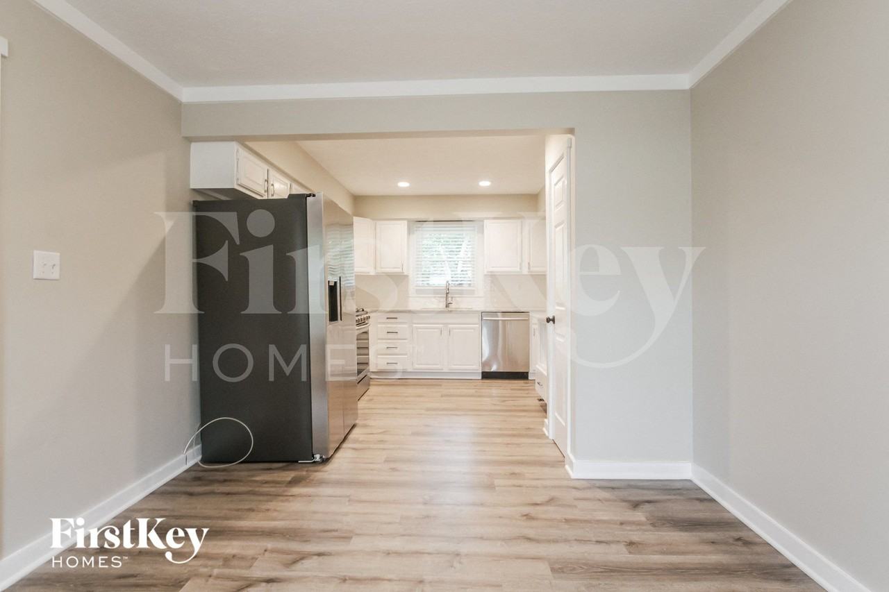 525 Thornberry Dr - Photo 5 of 15