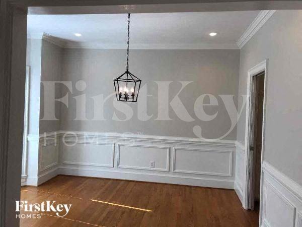 2927 Berwick Ln - Photo 4 of 11