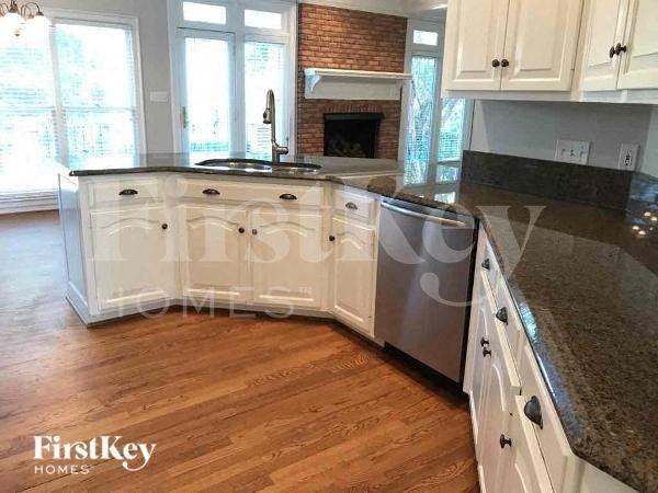 2927 Berwick Ln - Photo 6 of 11