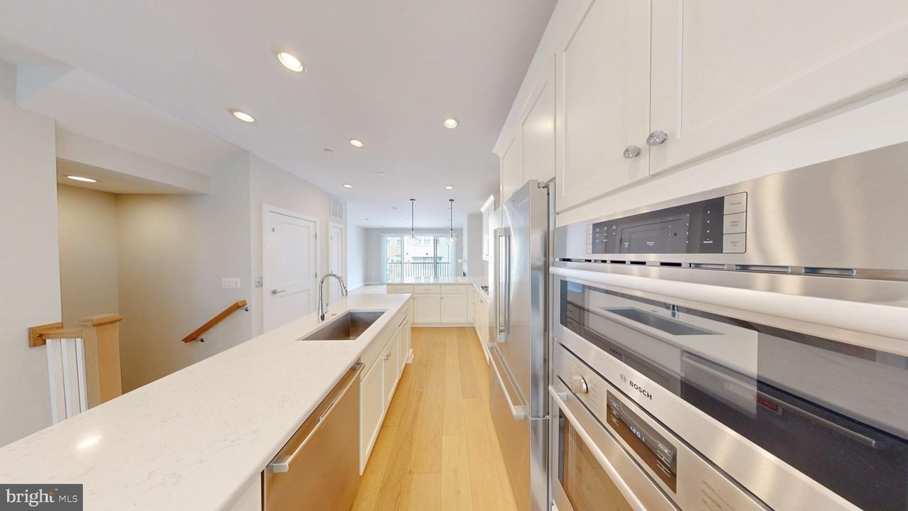10324 Grosvenor Pl