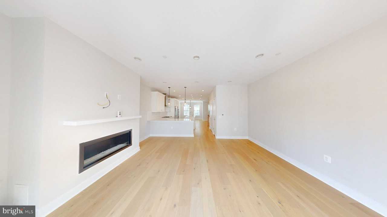 10324 Grosvenor Pl - Photo 5 of 27