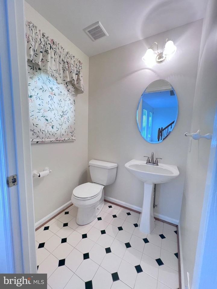 17207 Sumac Ct - Photo 5 of 37