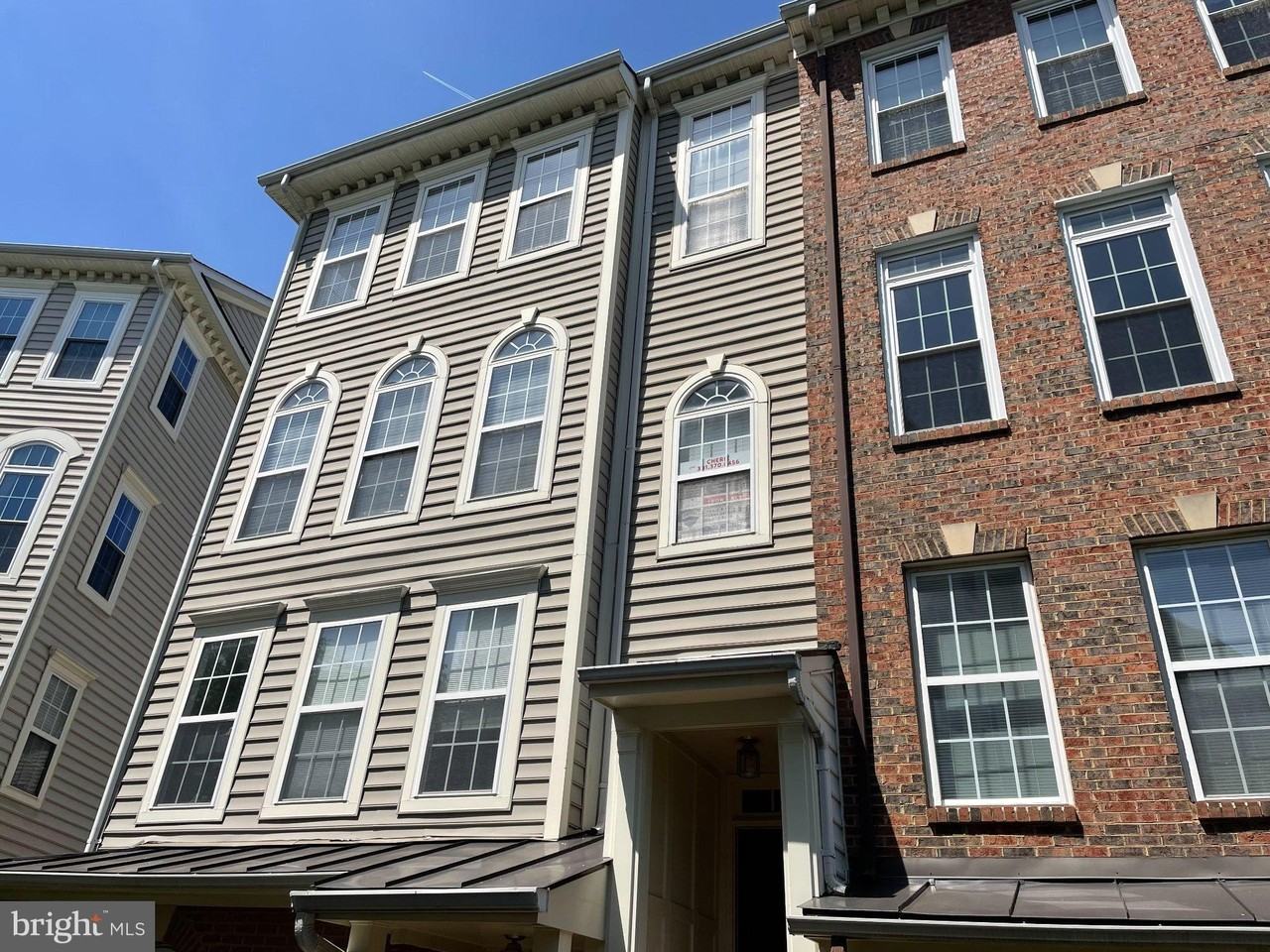 313-B Cross Green St #313B - Photo 2 of 21