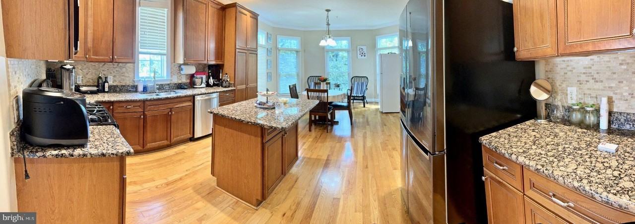 202 Martins Ln - Photo 2 of 47