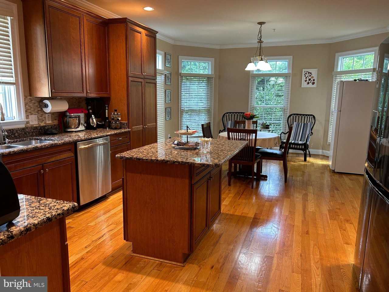 202 Martins Ln - Photo 4 of 47