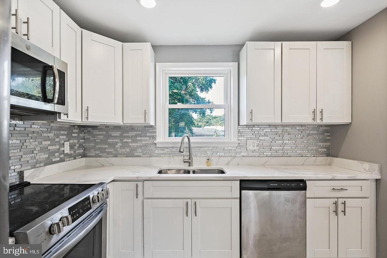 8305 Bernard Dr - Photo 3 of 13