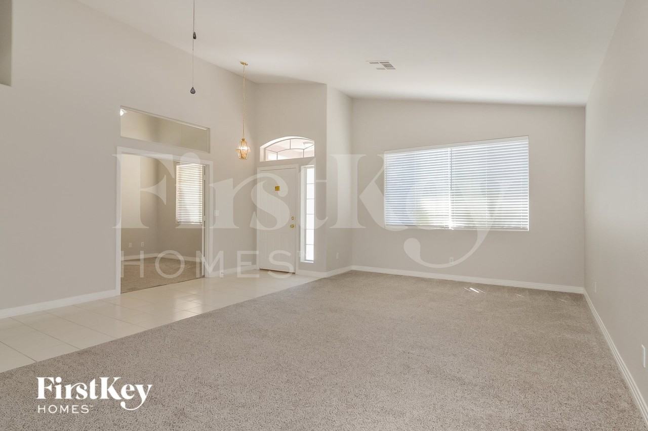 2534 Farmington Ave - Photo 3 of 16