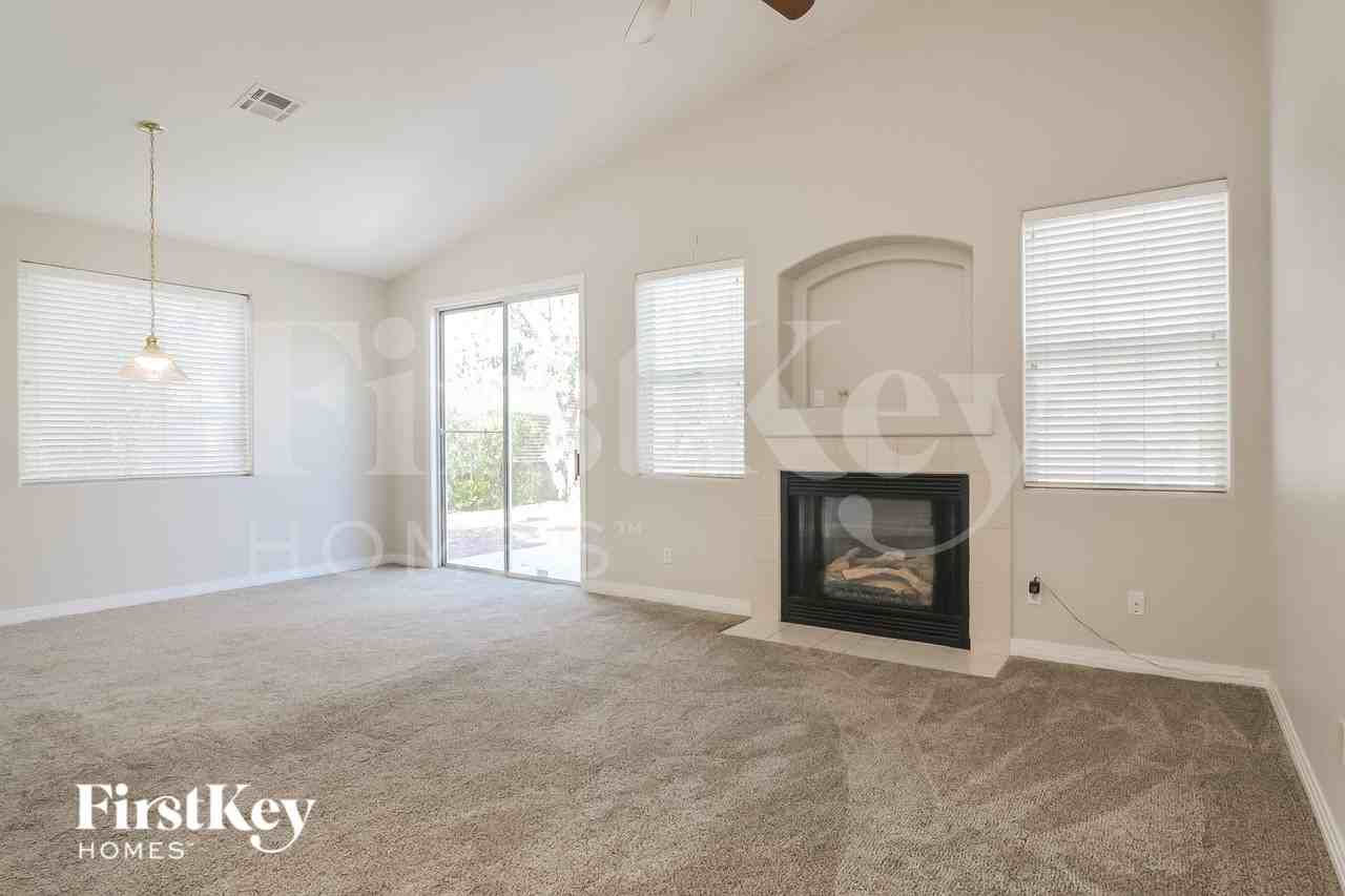 2534 Farmington Ave - Photo 5 of 16