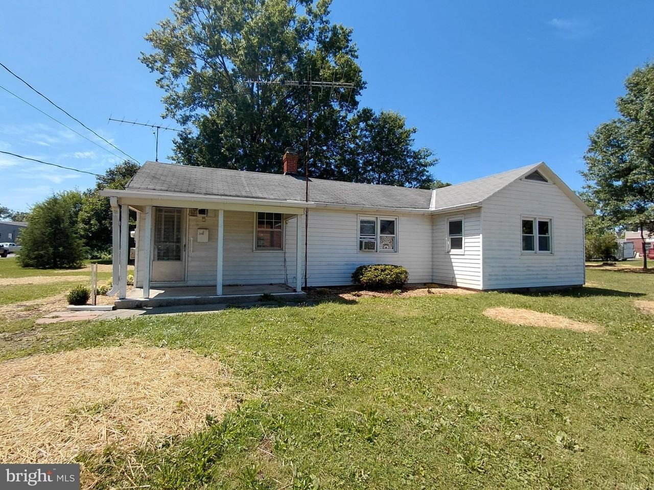 205 E Mill St - Photo 2 of 10